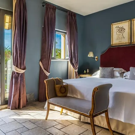 Carlotta Hotel