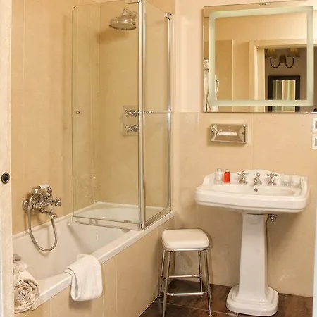 Carlotta Hotel