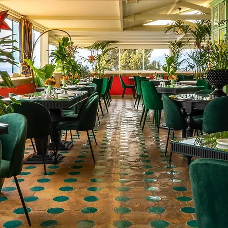 Carlotta Hotel