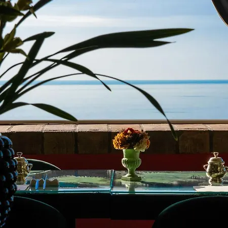 Carlotta Hotel