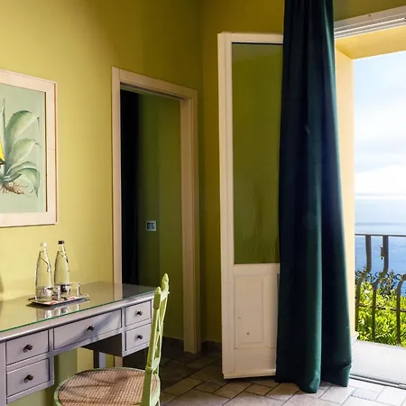 Carlotta Hotel
