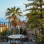 Carlotta 4*